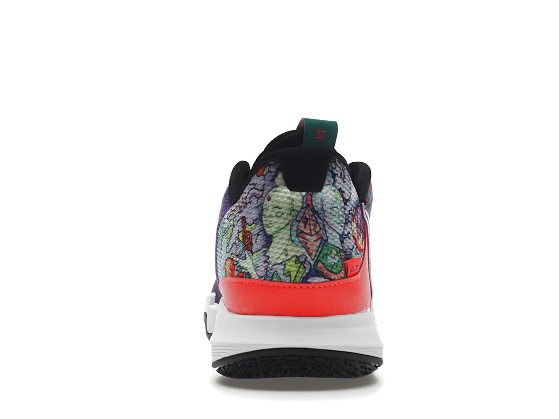 Vue 28 de Nike Kyrie 5 Jewell Loyd Mural