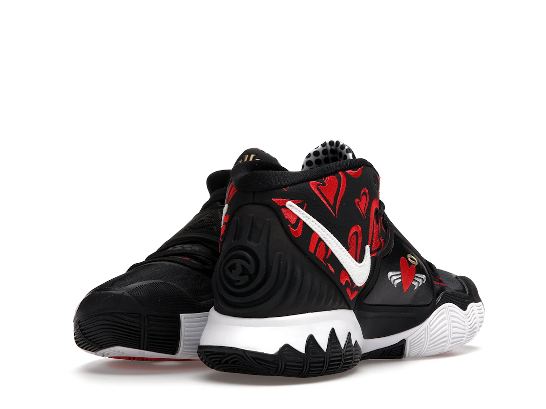 Vue 13 de Nike Kyrie 6 Sneaker Room Mom Black