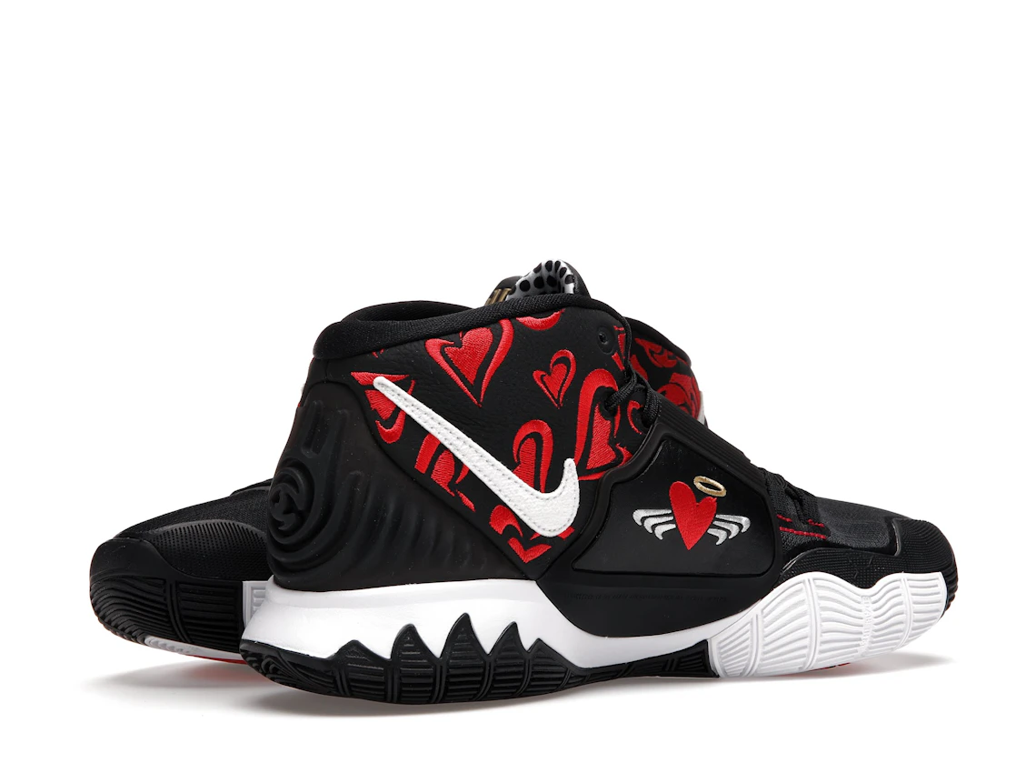 Vue 15 de Nike Kyrie 6 Sneaker Room Mom Black