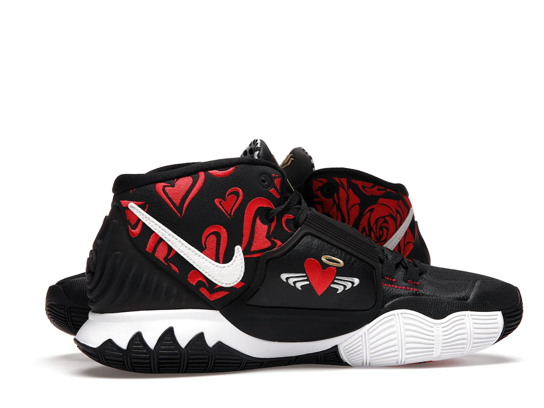 Vue 17 de Nike Kyrie 6 Sneaker Room Mom Black