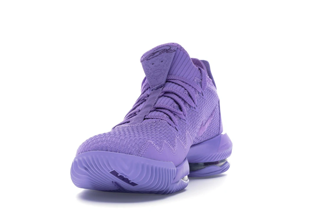 Vue 12 de Nike LeBron 16 Low Atomic Violet