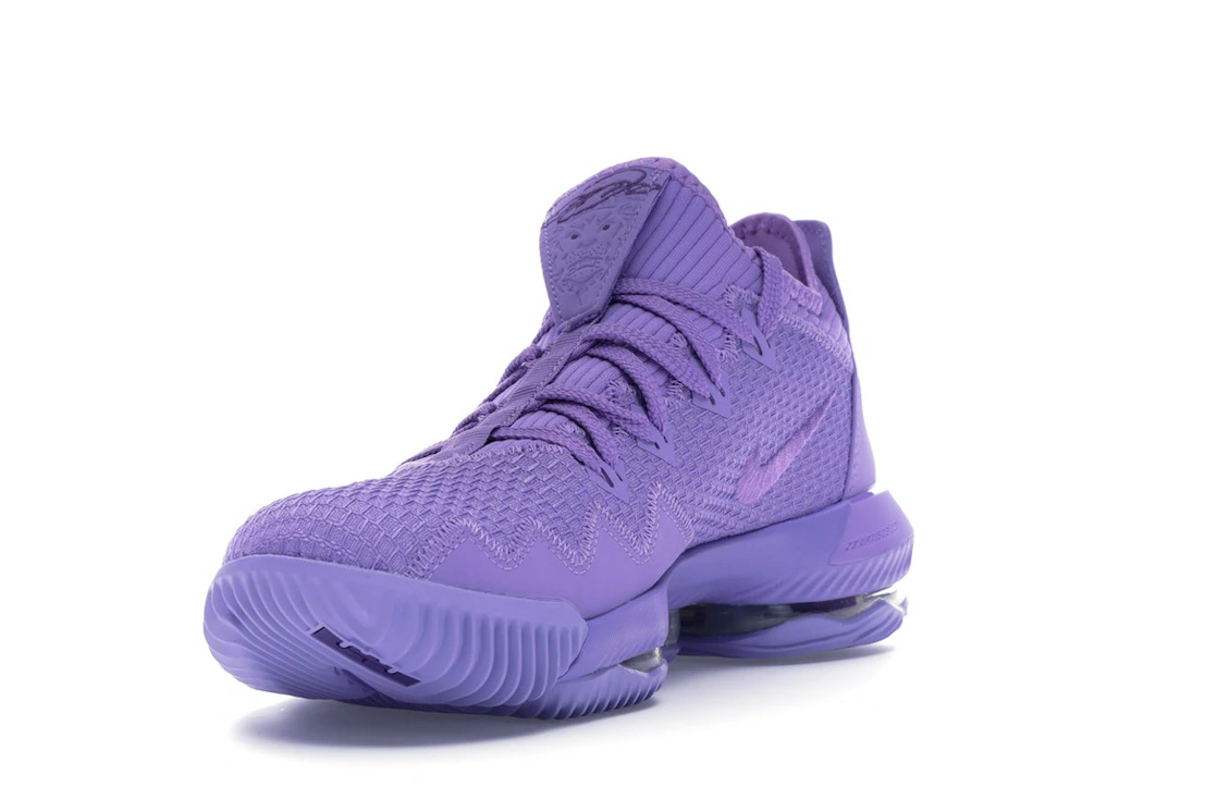 Vue 13 de Nike LeBron 16 Low Atomic Violet