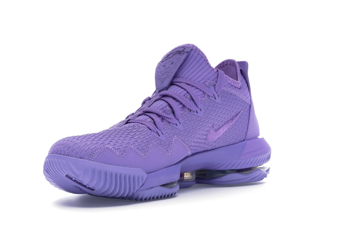Vue 14 de Nike LeBron 16 Low Atomic Violet