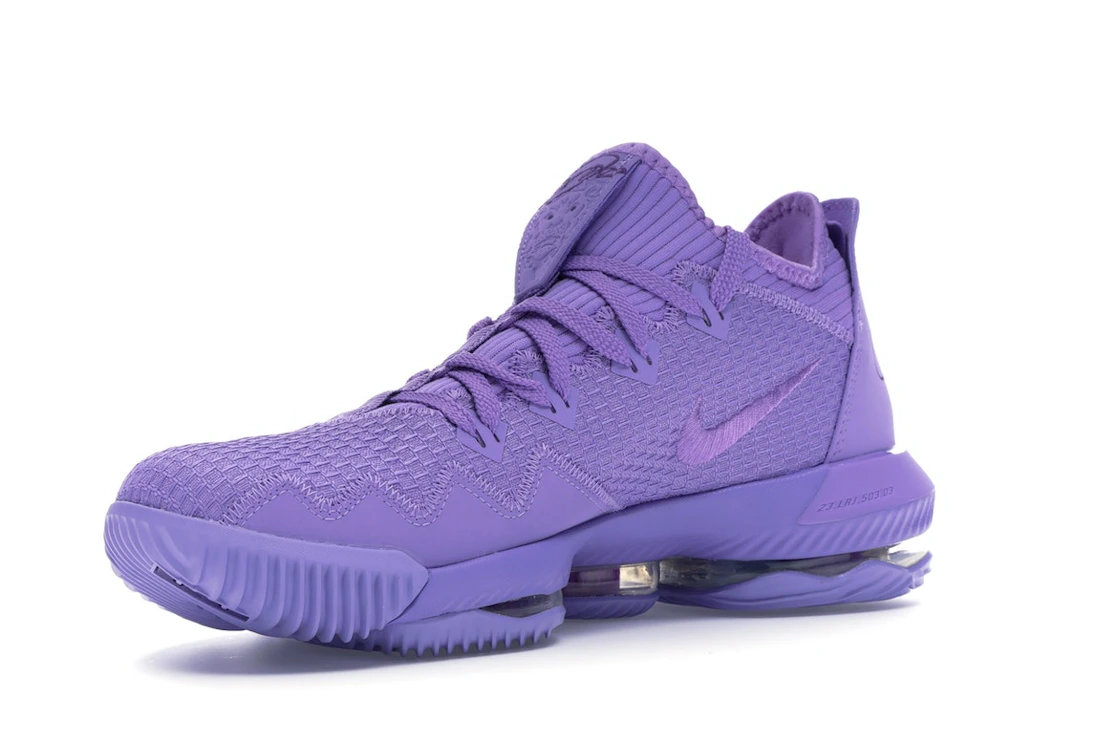 Vue 15 de Nike LeBron 16 Low Atomic Violet