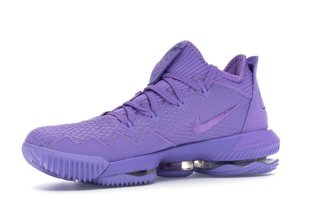 Vue 16 de Nike LeBron 16 Low Atomic Violet