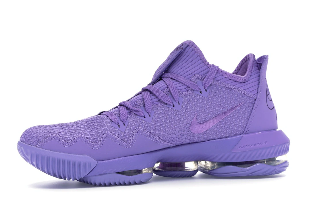Vue 17 de Nike LeBron 16 Low Atomic Violet