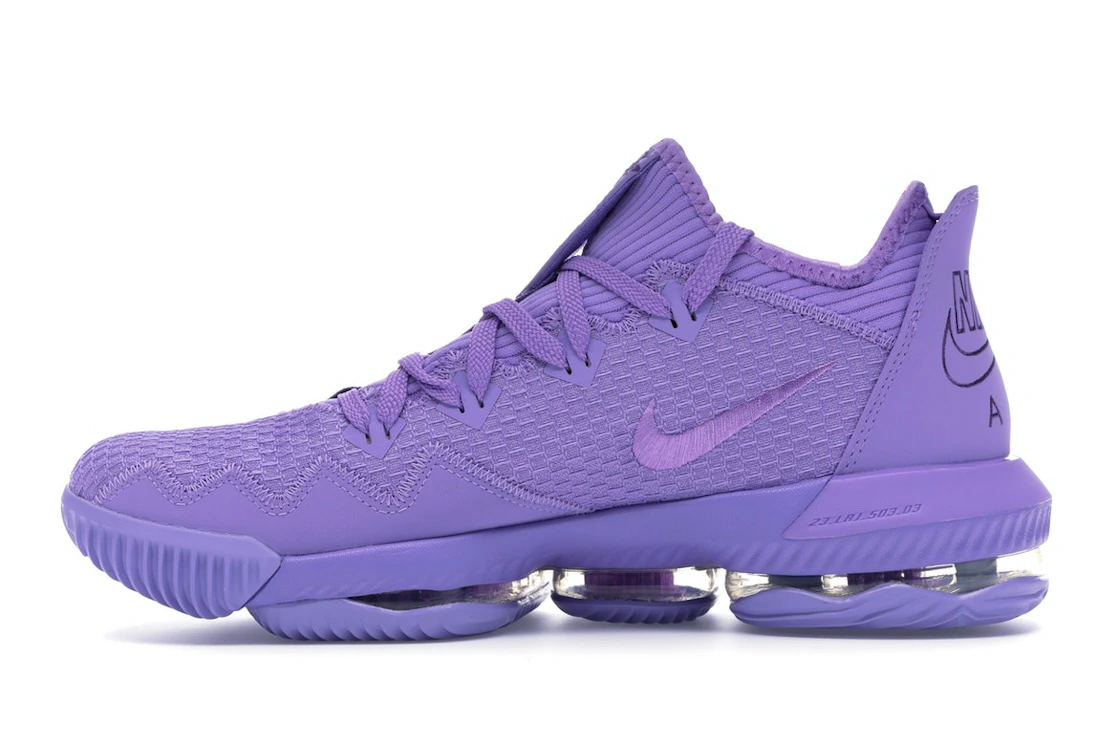 Vue 19 de Nike LeBron 16 Low Atomic Violet