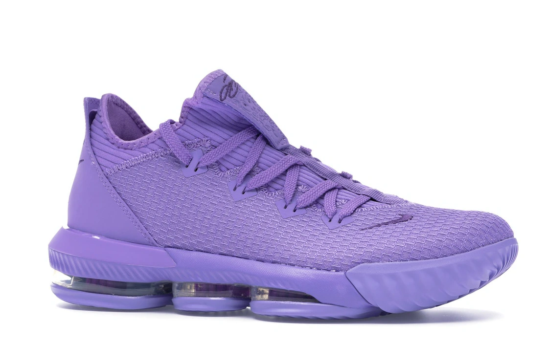 Vue 3 de Nike LeBron 16 Low Atomic Violet