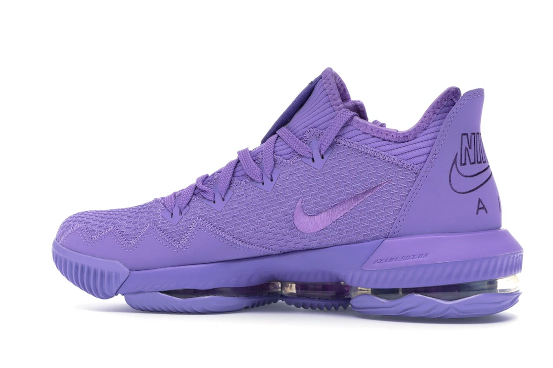 Vue 21 de Nike LeBron 16 Low Atomic Violet