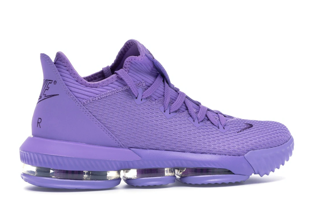 Vue 35 de Nike LeBron 16 Low Atomic Violet