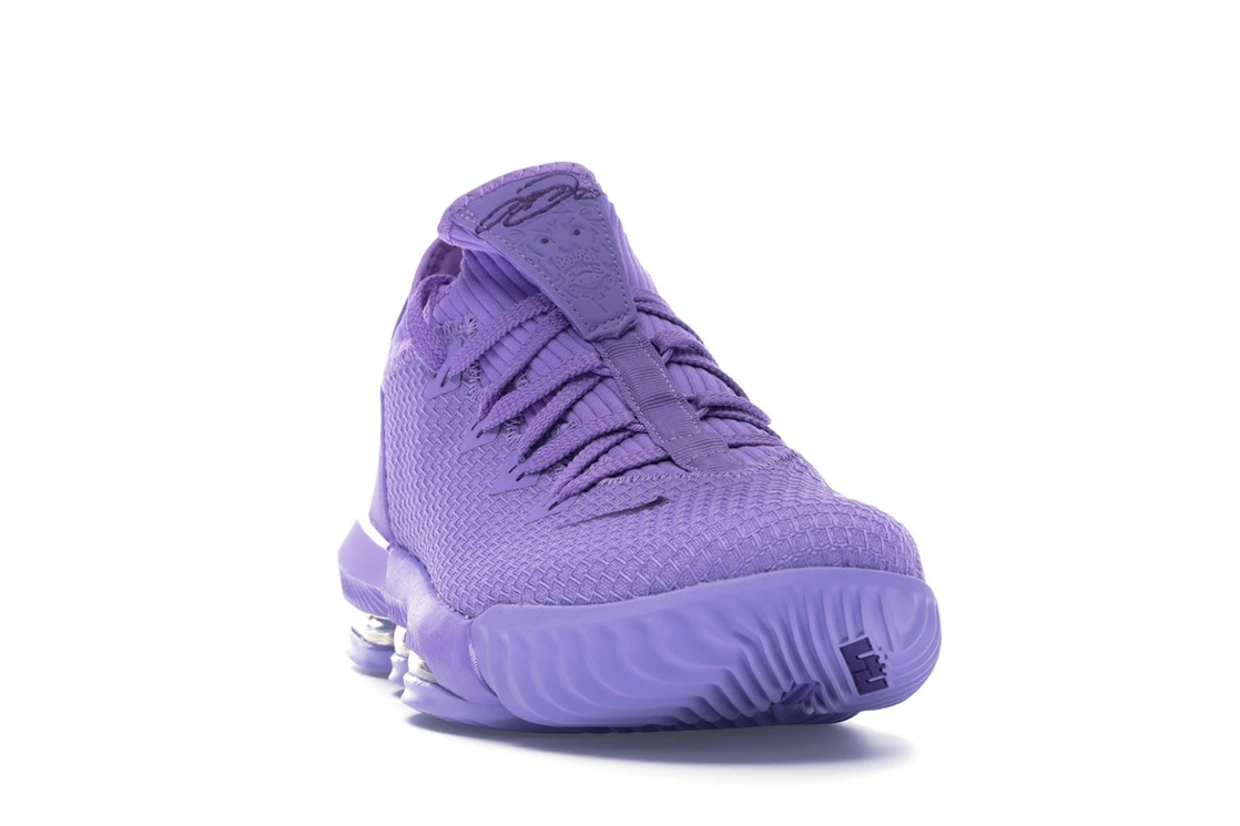 Vue 8 de Nike LeBron 16 Low Atomic Violet