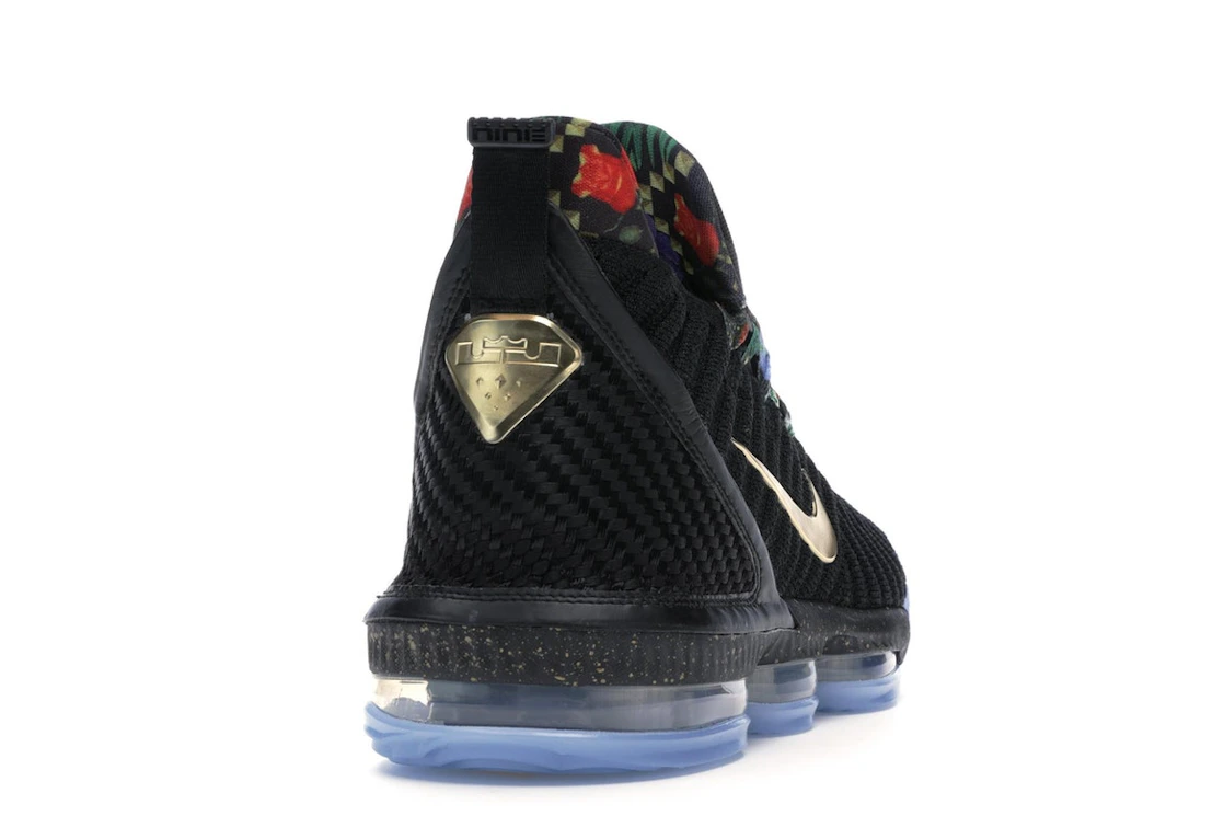 Vue 30 de Nike LeBron 16 Watch the Throne