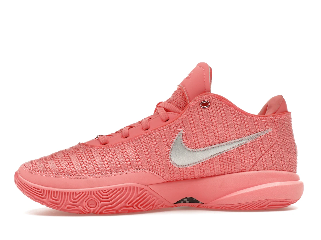 Vue 18 de Nike LeBron 20 Pink Diamond