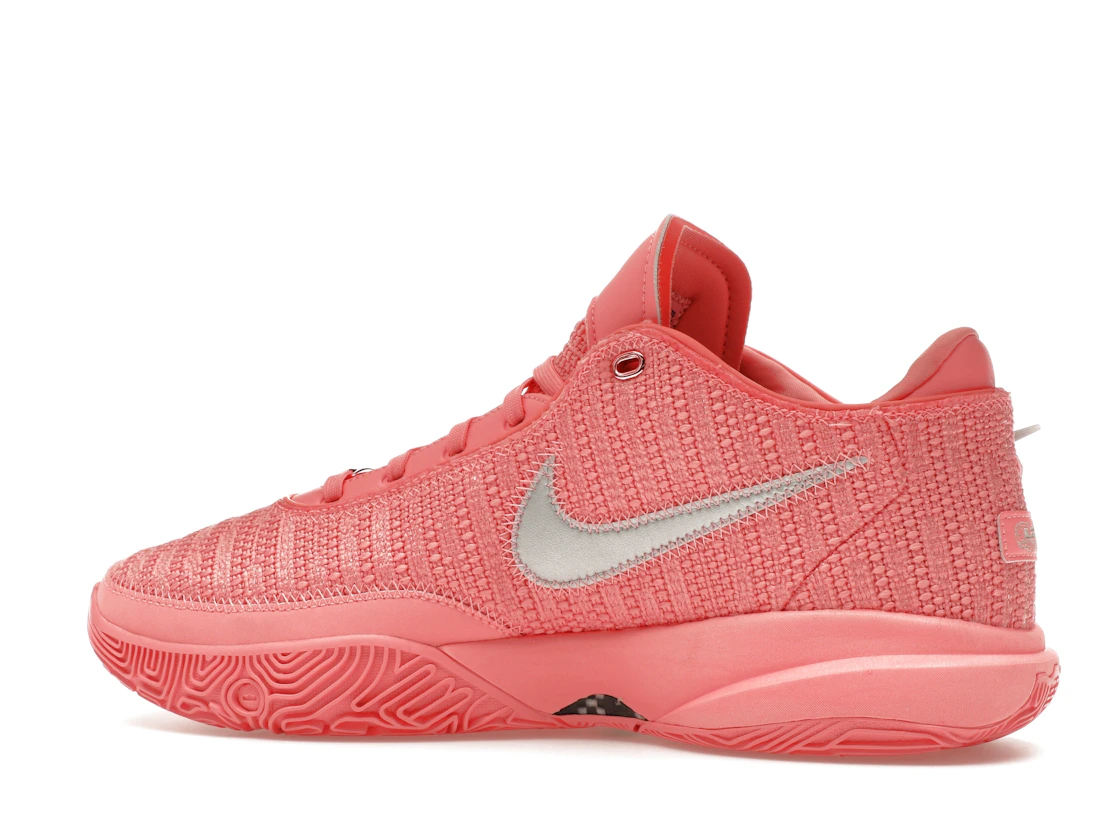 Vue 21 de Nike LeBron 20 Pink Diamond