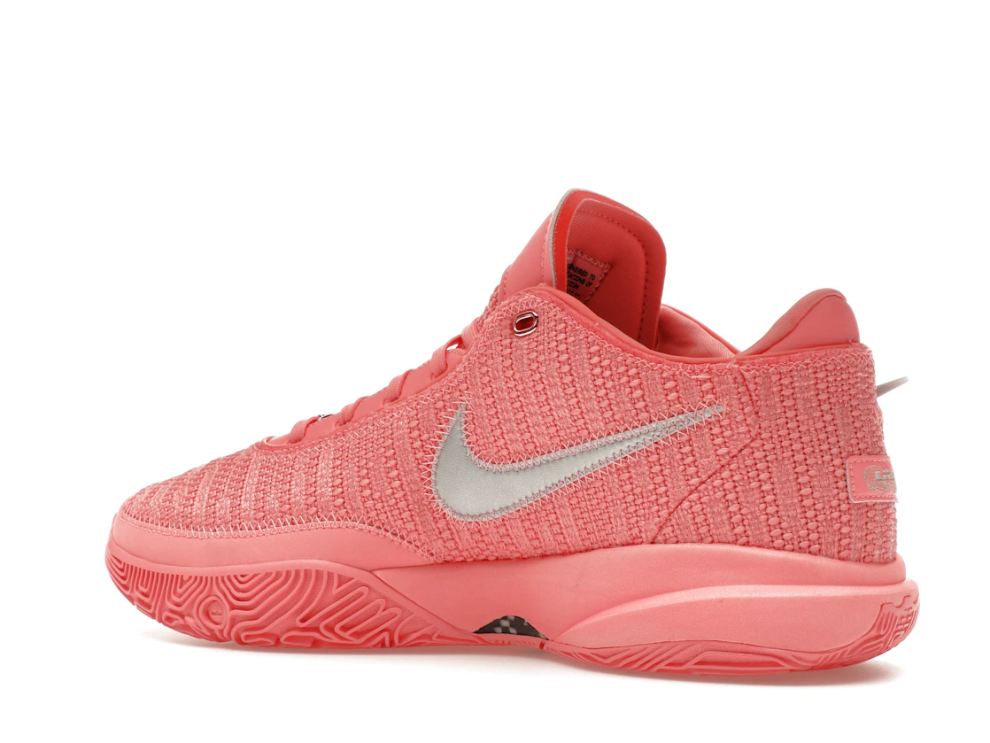 Vue 22 de Nike LeBron 20 Pink Diamond