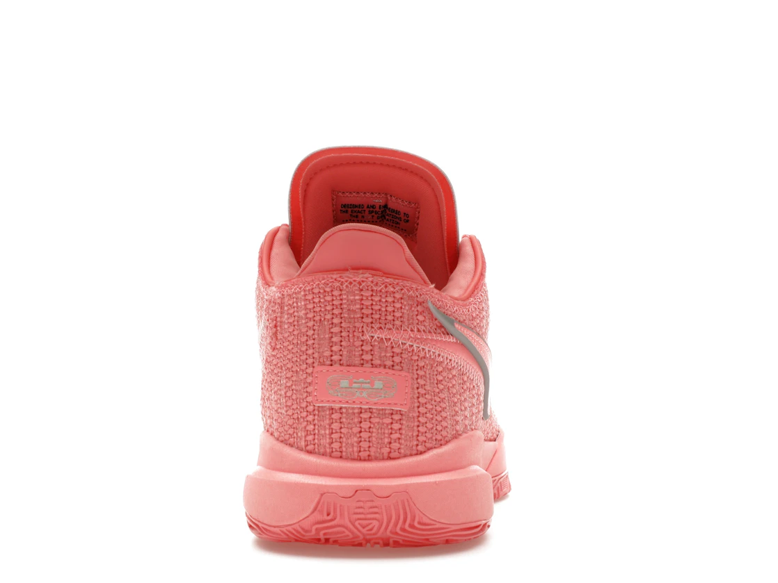 Vue 28 de Nike LeBron 20 Pink Diamond