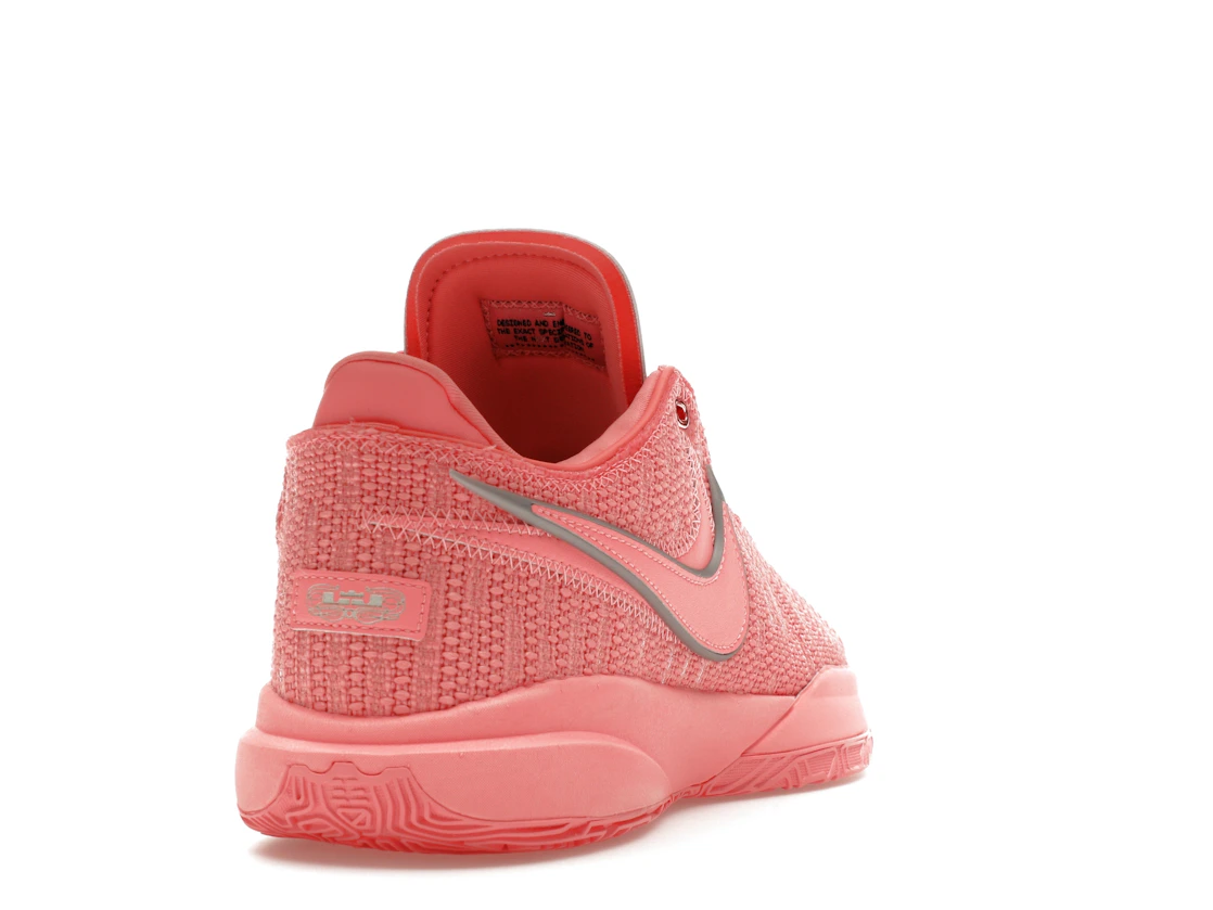 Vue 30 de Nike LeBron 20 Pink Diamond