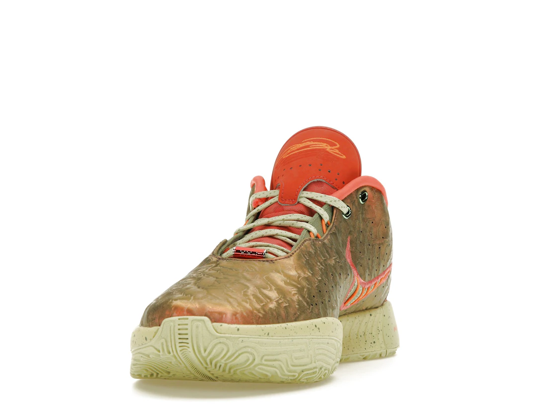 Vue 12 de Nike LeBron 21 Queen Conch