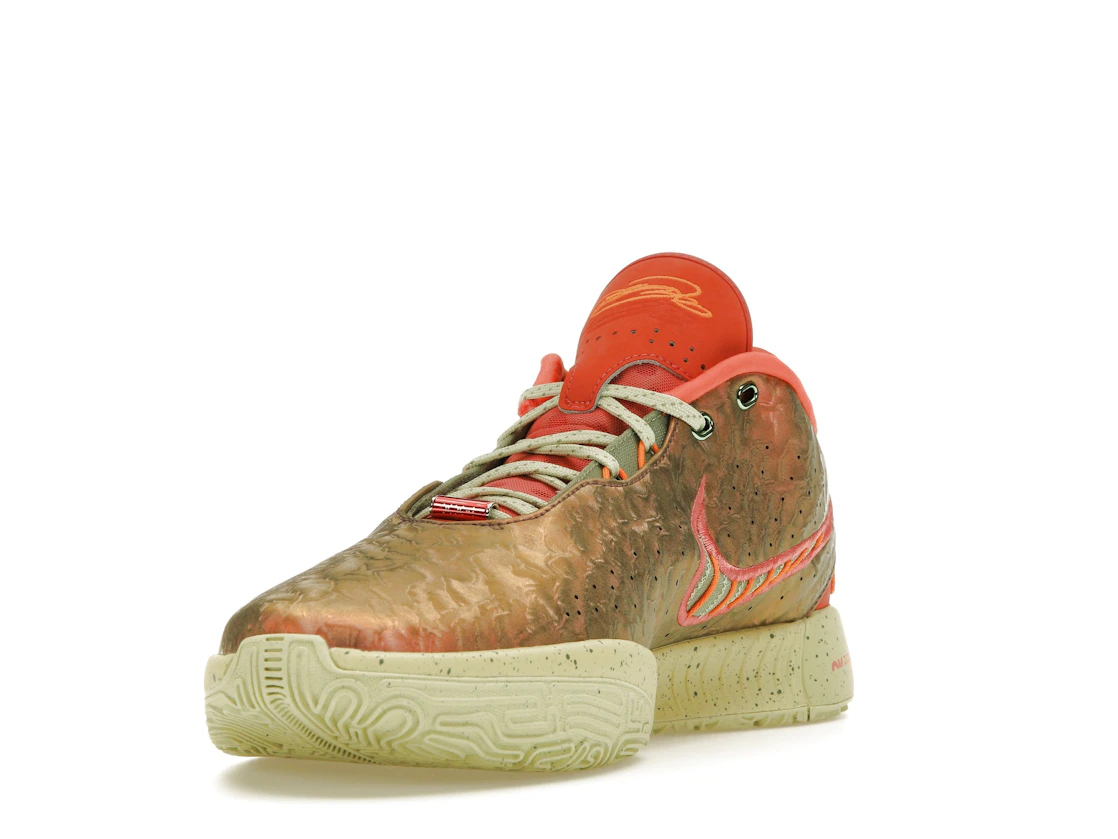 Vue 13 de Nike LeBron 21 Queen Conch