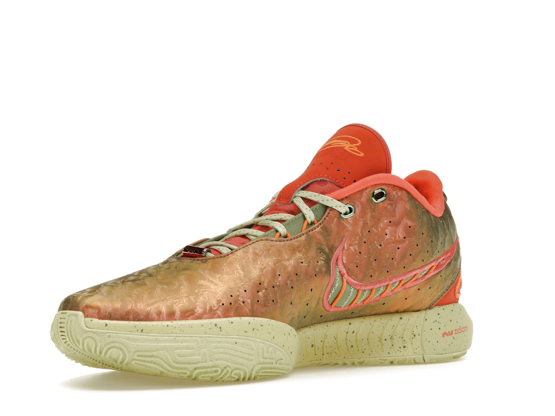 Vue 15 de Nike LeBron 21 Queen Conch
