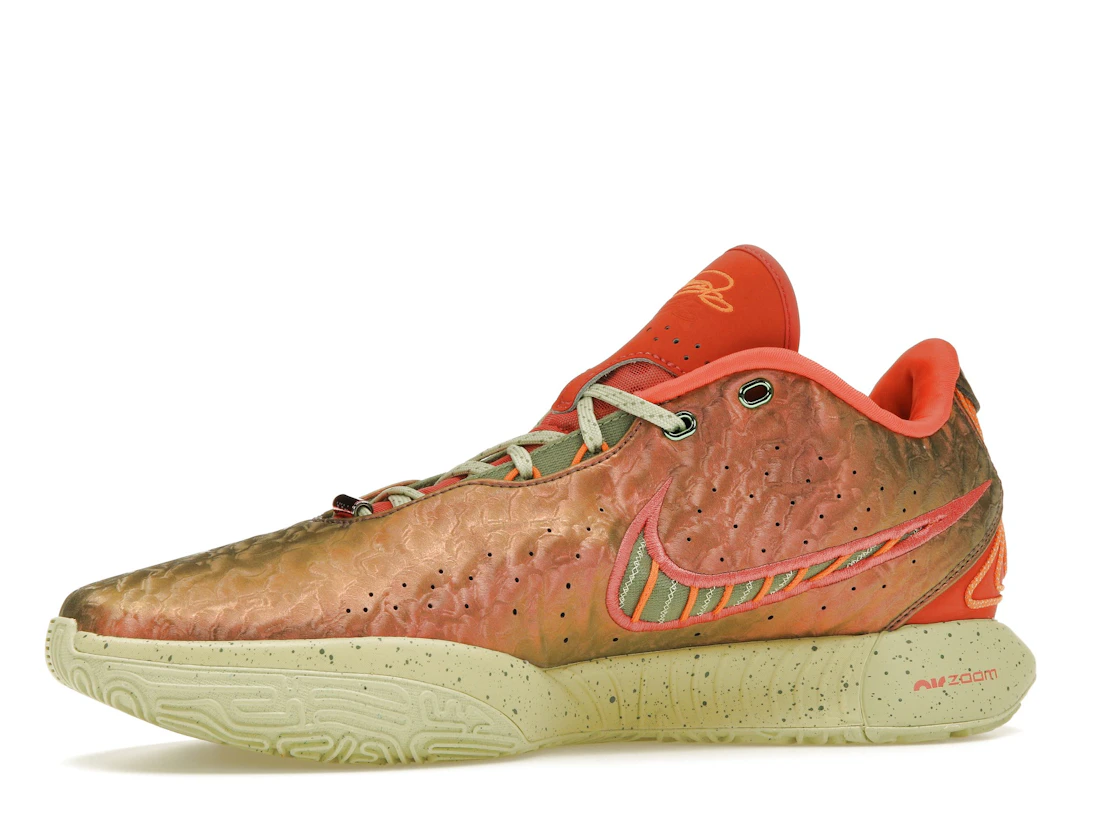 Vue 17 de Nike LeBron 21 Queen Conch