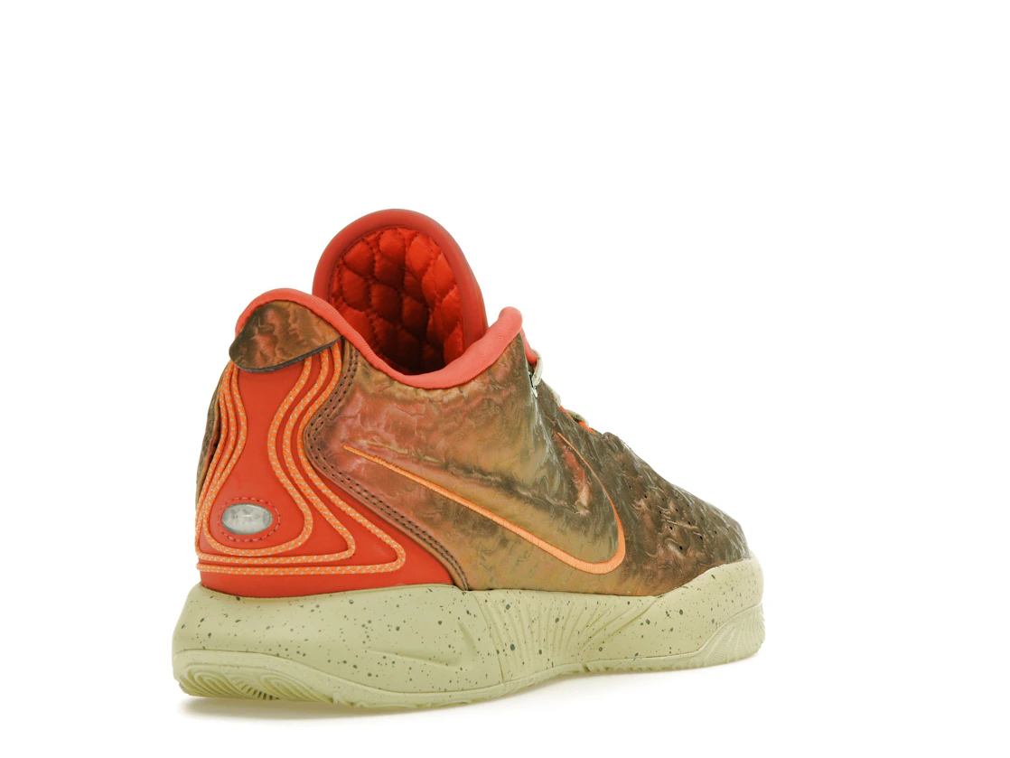 Vue 31 de Nike LeBron 21 Queen Conch