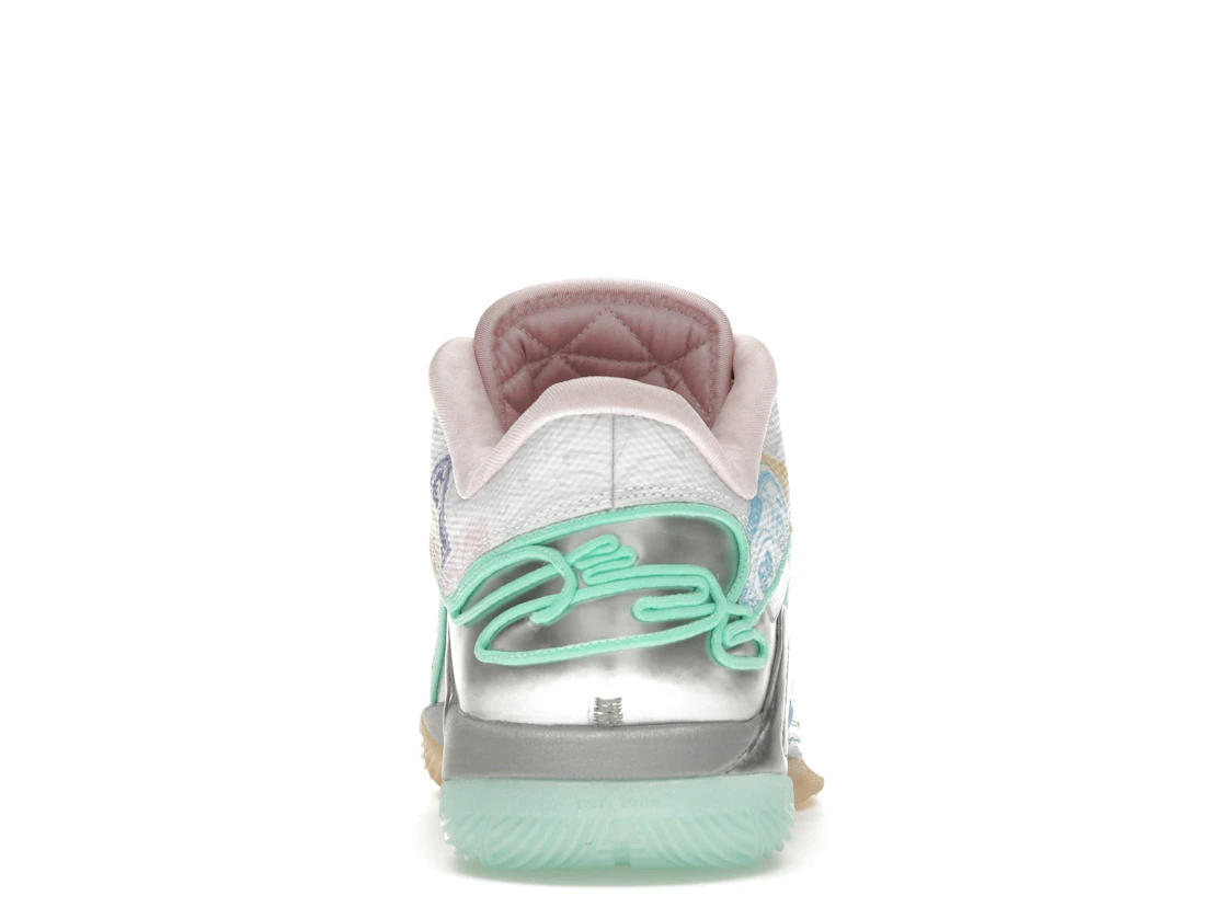 Vue 28 de Nike LeBron 22 Monopoly (Translucent Outsole)
