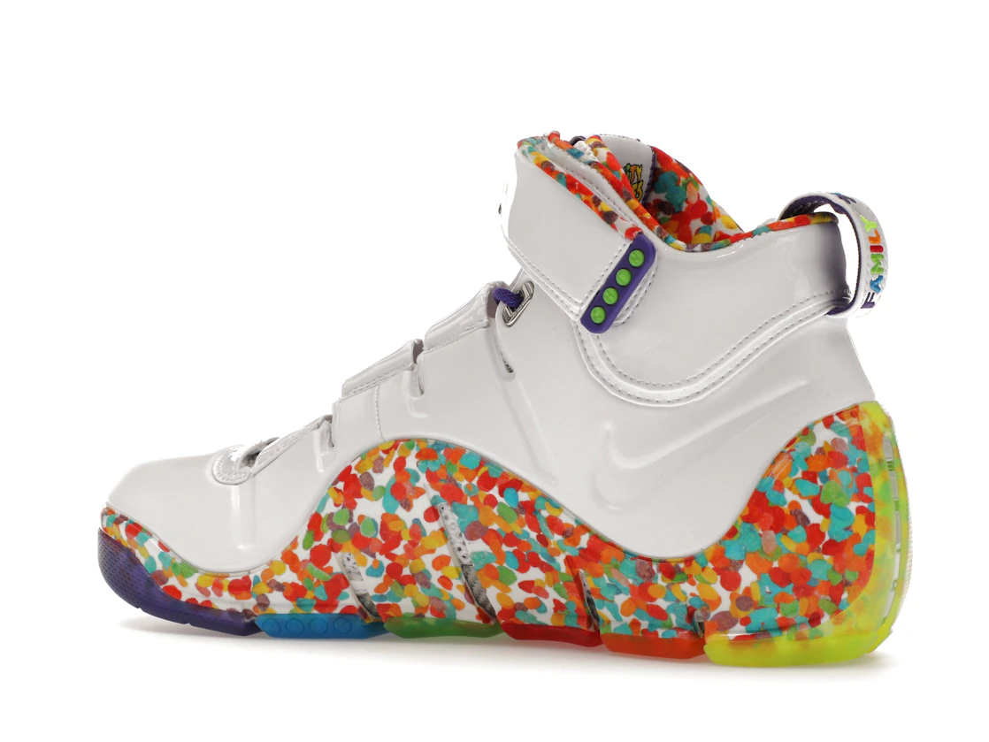 Vue 22 de Nike LeBron 4 Fruity Pebbles (2024)