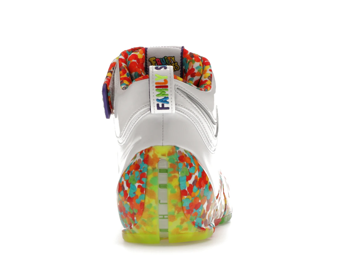Vue 28 de Nike LeBron 4 Fruity Pebbles (2024)