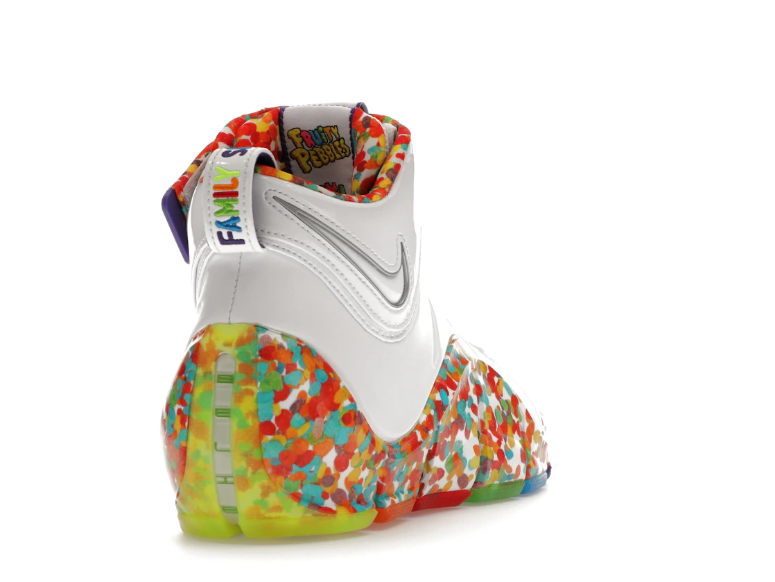 Vue 30 de Nike LeBron 4 Fruity Pebbles (2024)