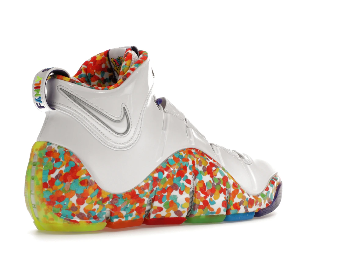 Vue 33 de Nike LeBron 4 Fruity Pebbles (2024)