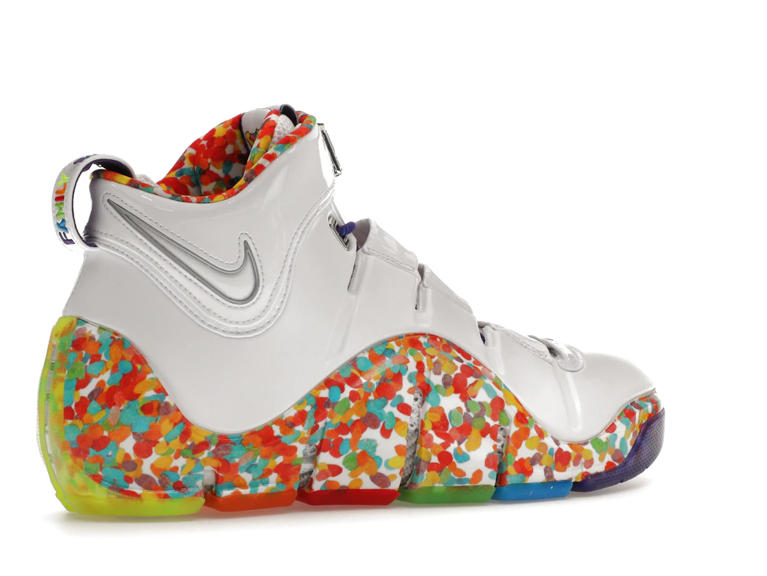 Vue 34 de Nike LeBron 4 Fruity Pebbles (2024)