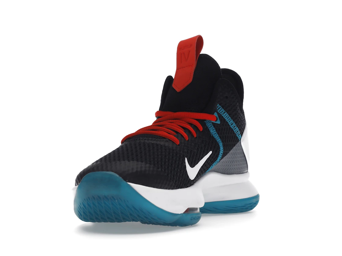 Vue 13 de Nike LeBron Witness 4 Red Carpet
