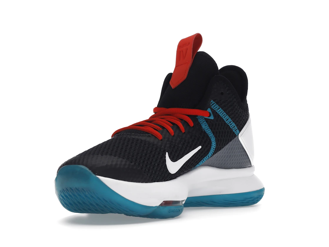 Vue 14 de Nike LeBron Witness 4 Red Carpet