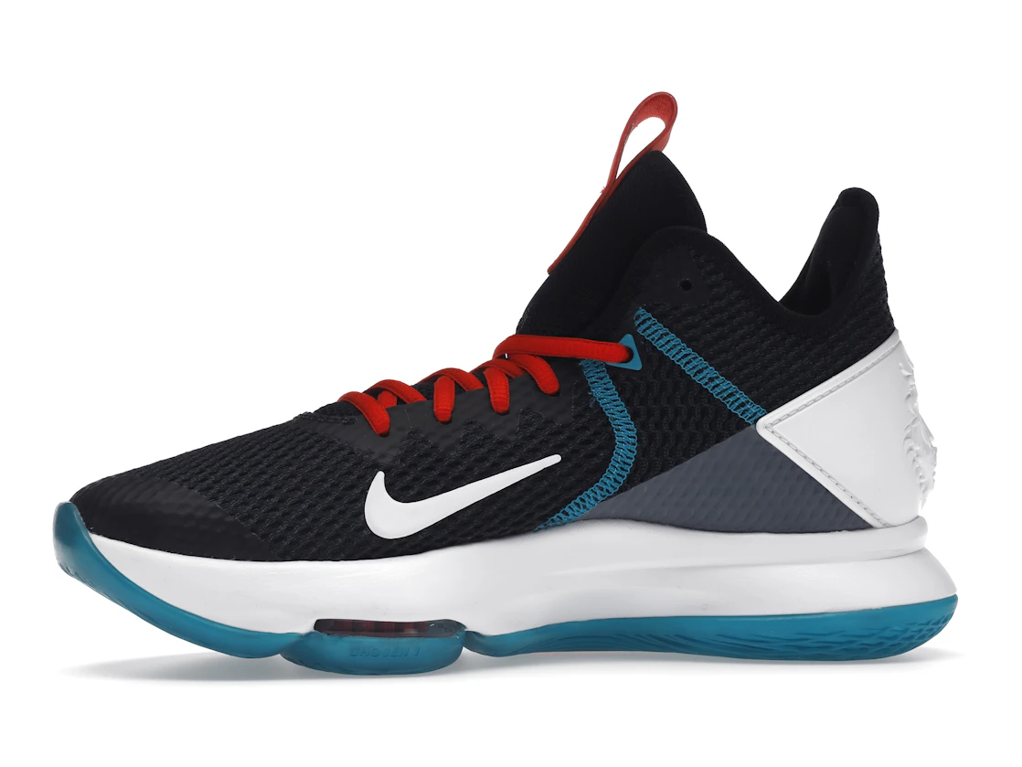 Vue 18 de Nike LeBron Witness 4 Red Carpet