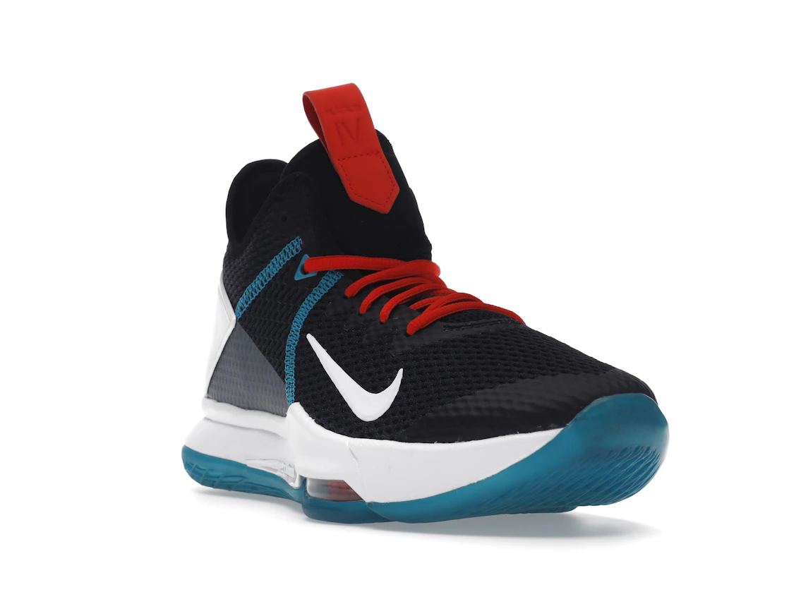 Vue 7 de Nike LeBron Witness 4 Red Carpet