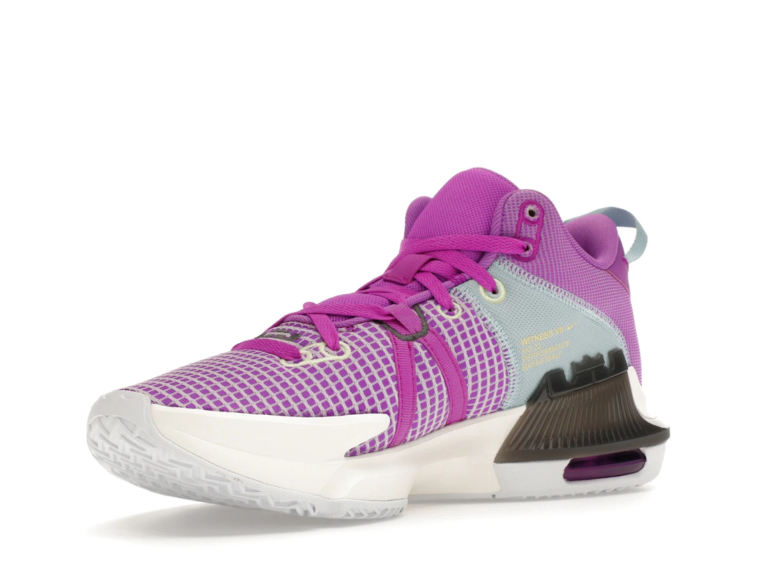 Vue 15 de Nike LeBron Witness 7 Fuchsia Dream
