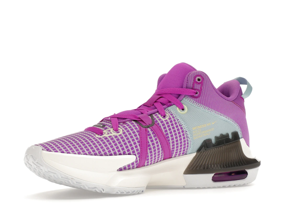 Vue 16 de Nike LeBron Witness 7 Fuchsia Dream