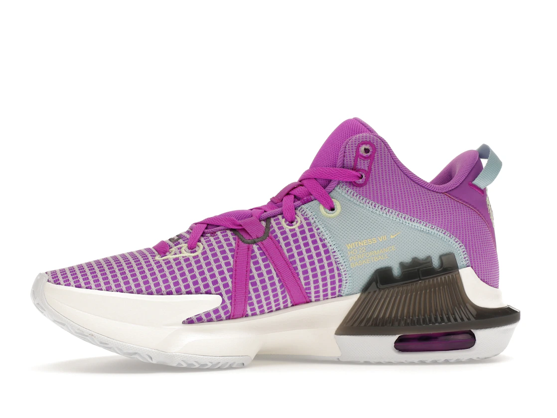 Vue 18 de Nike LeBron Witness 7 Fuchsia Dream