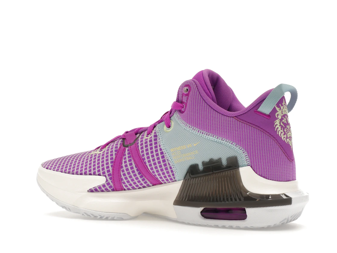 Vue 22 de Nike LeBron Witness 7 Fuchsia Dream