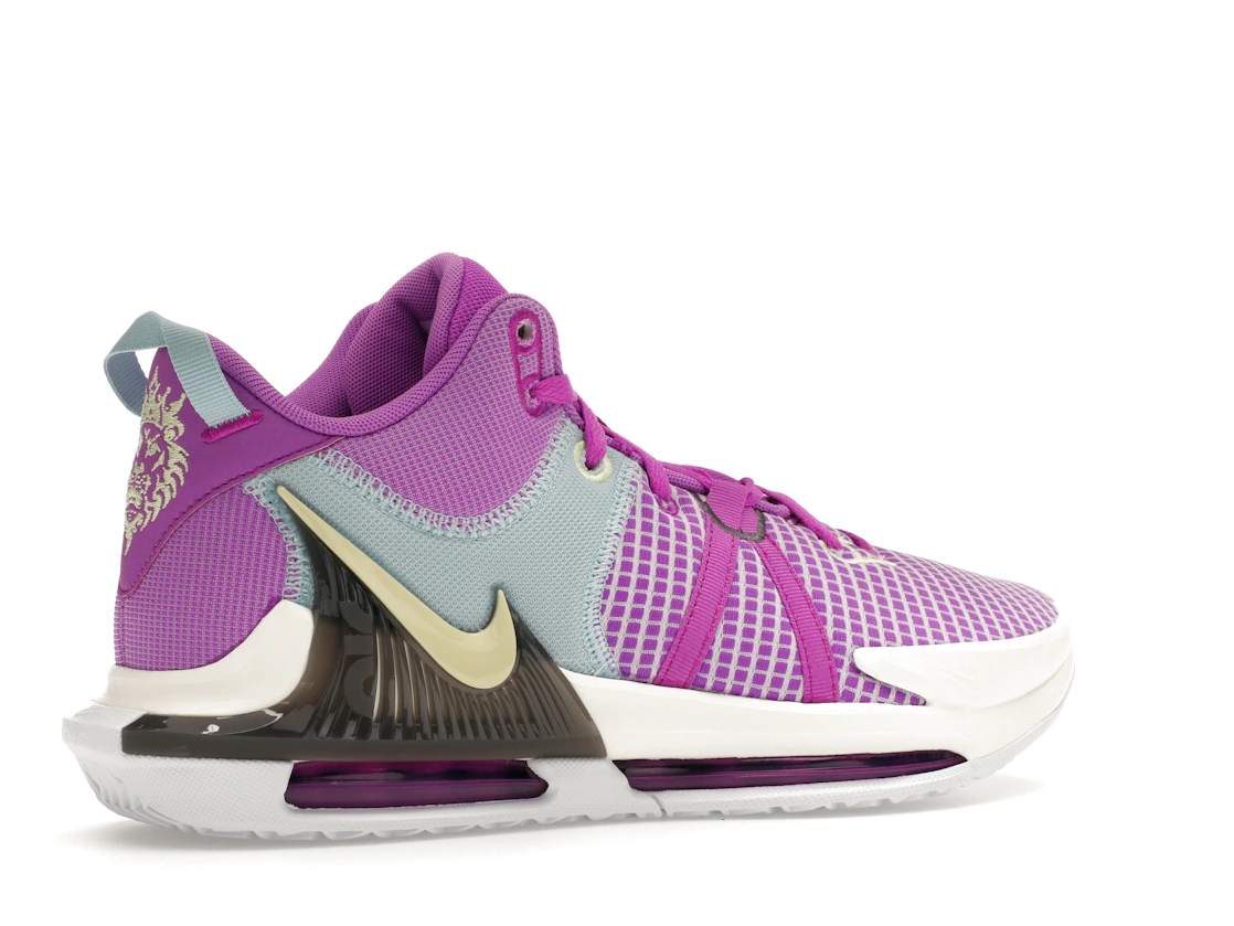 Vue 34 de Nike LeBron Witness 7 Fuchsia Dream