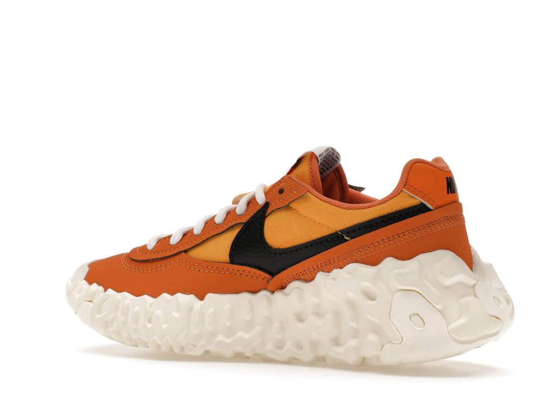 Vue 22 de Nike Overbreak SP Hot Curry