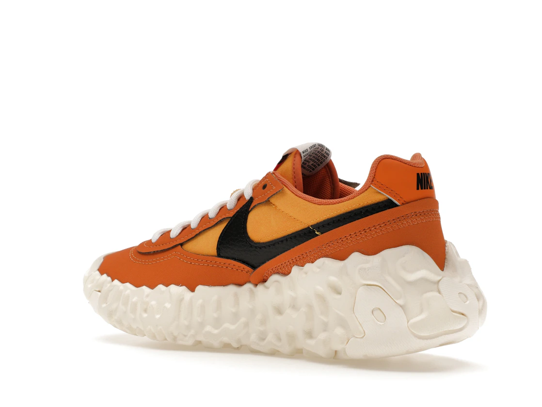 Vue 23 de Nike Overbreak SP Hot Curry