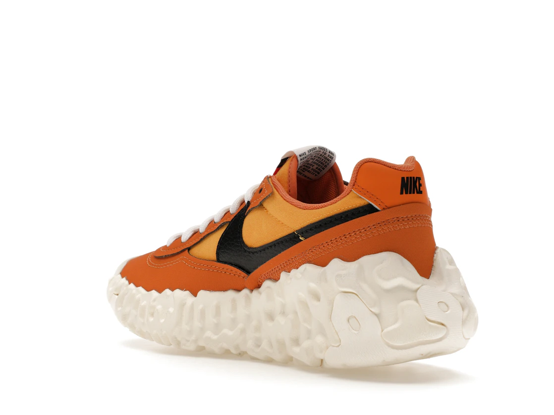 Vue 24 de Nike Overbreak SP Hot Curry