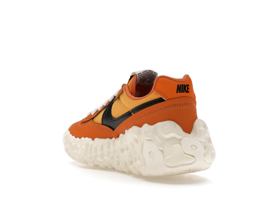 Vue 25 de Nike Overbreak SP Hot Curry