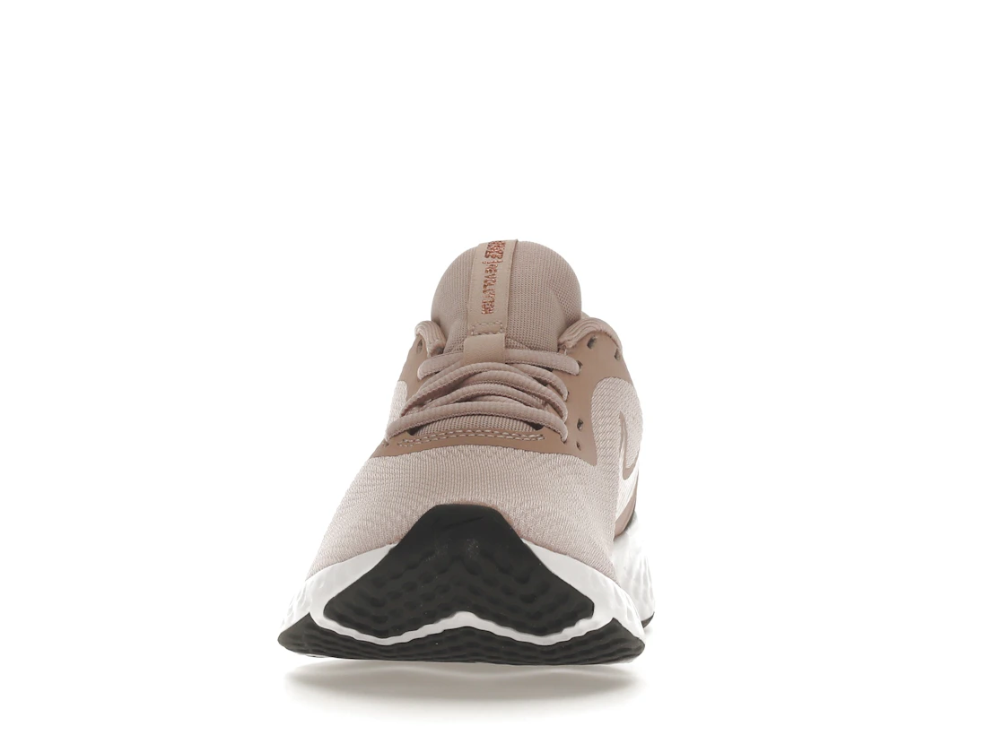 Vue 11 de Nike Revolution 5 Barely Rose 