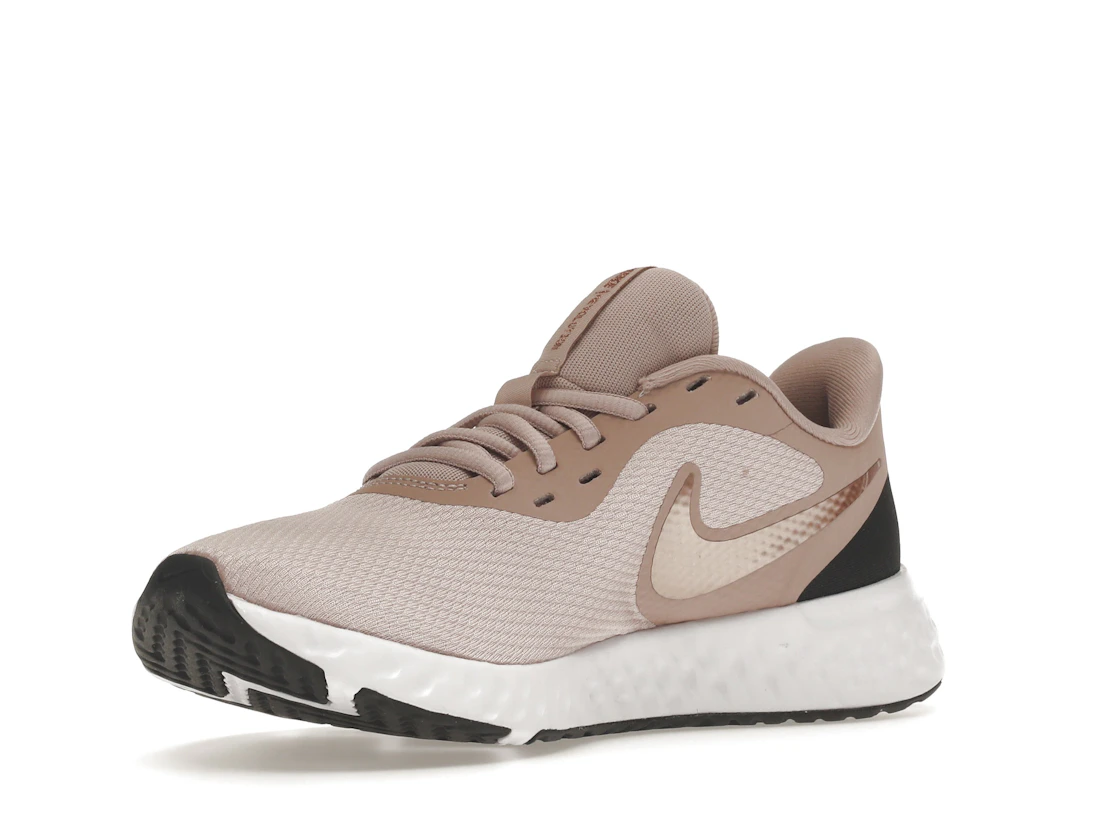 Vue 15 de Nike Revolution 5 Barely Rose 