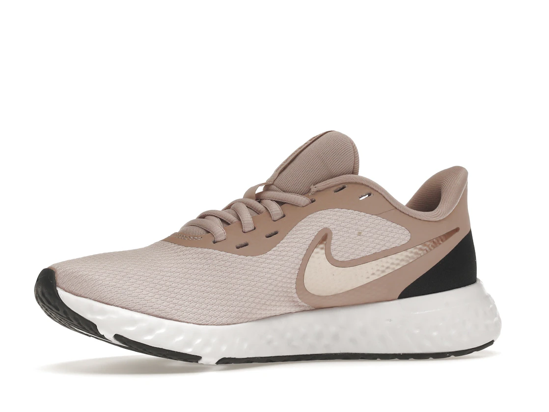 Vue 17 de Nike Revolution 5 Barely Rose 