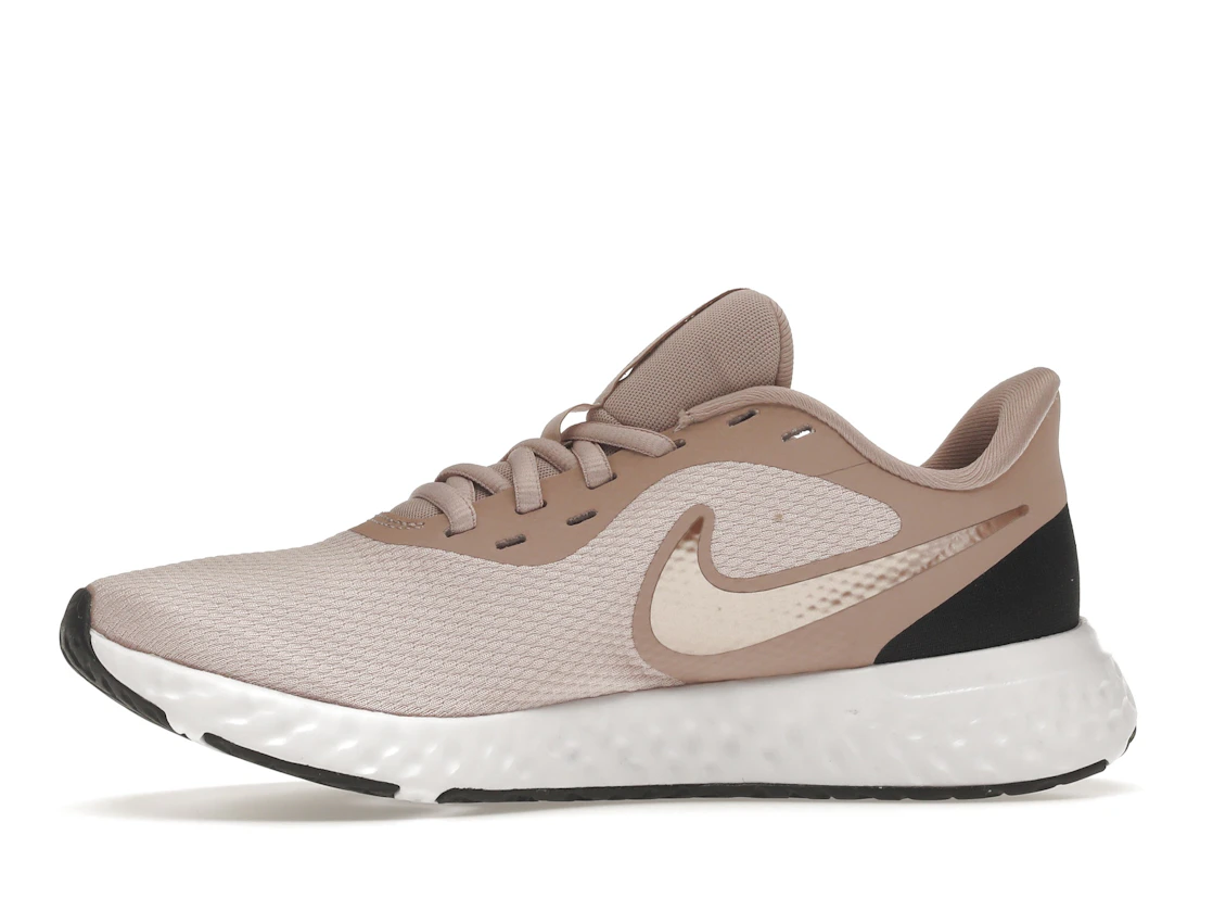 Vue 18 de Nike Revolution 5 Barely Rose 