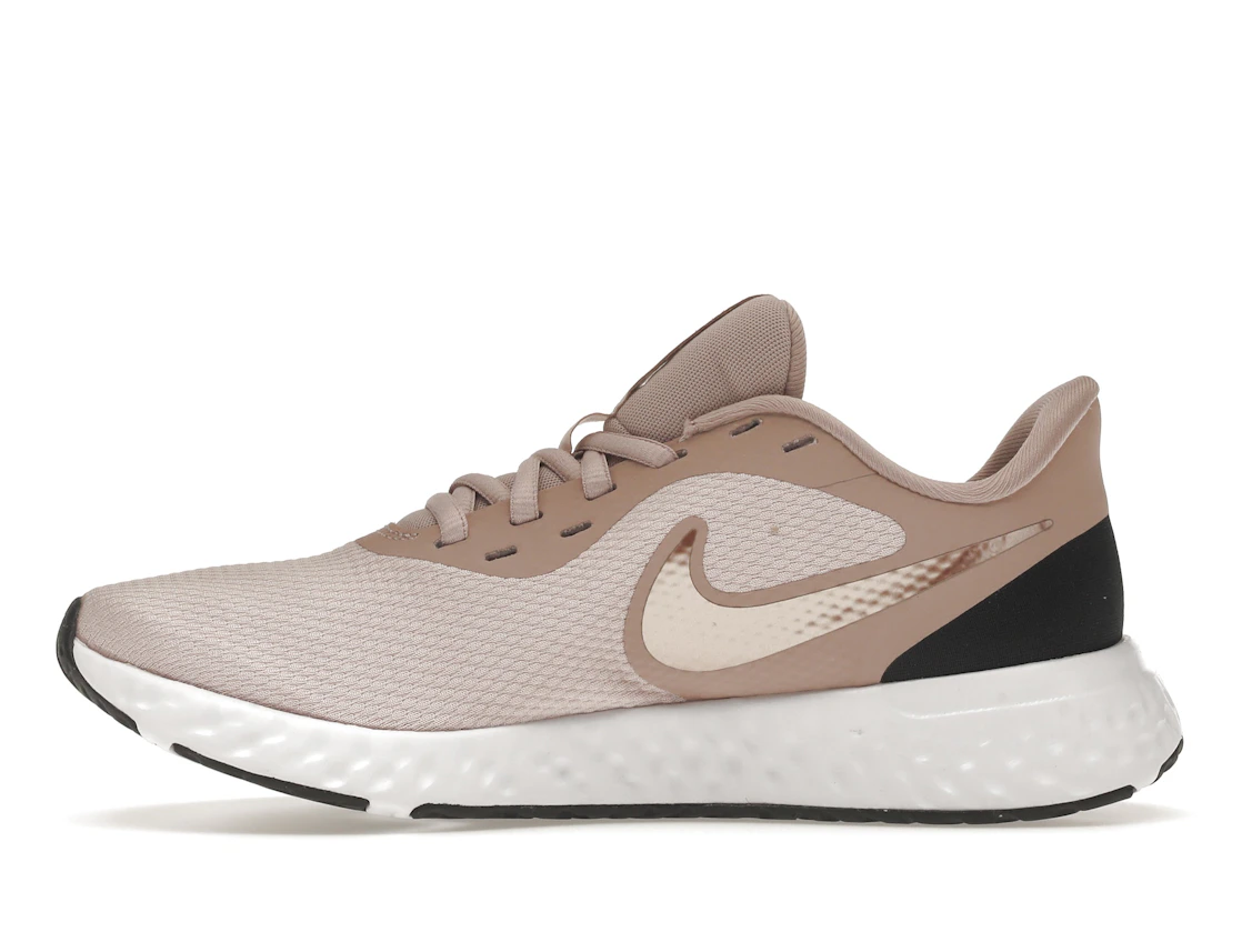 Vue 19 de Nike Revolution 5 Barely Rose 